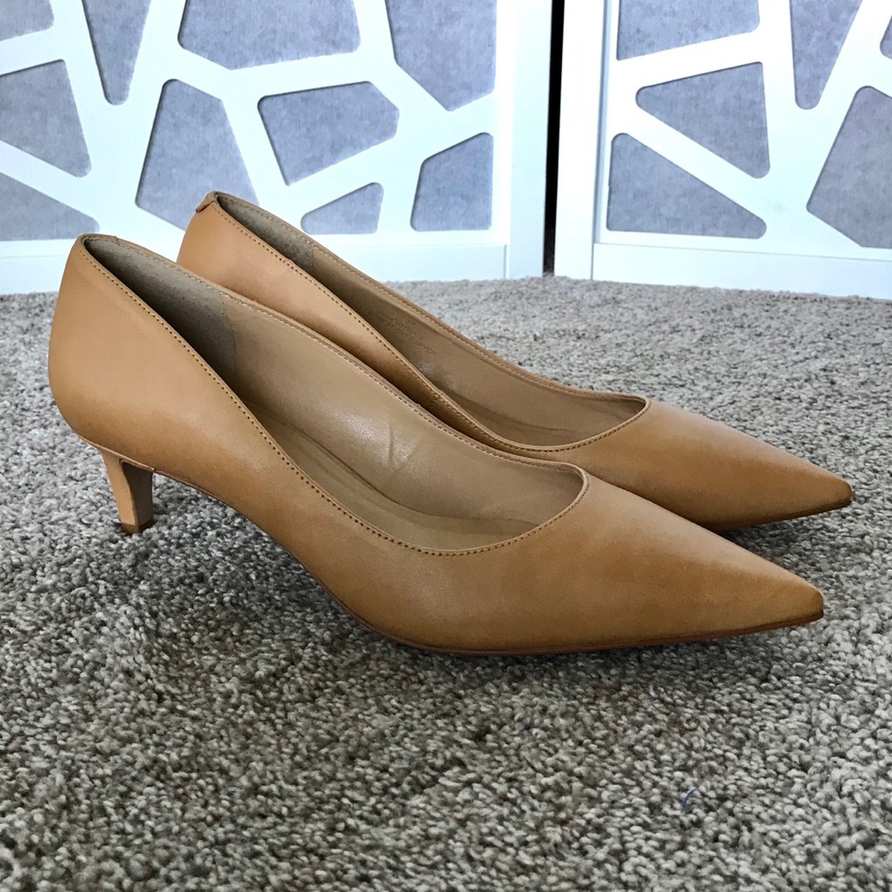 NWOT Nude/Tan Pumps